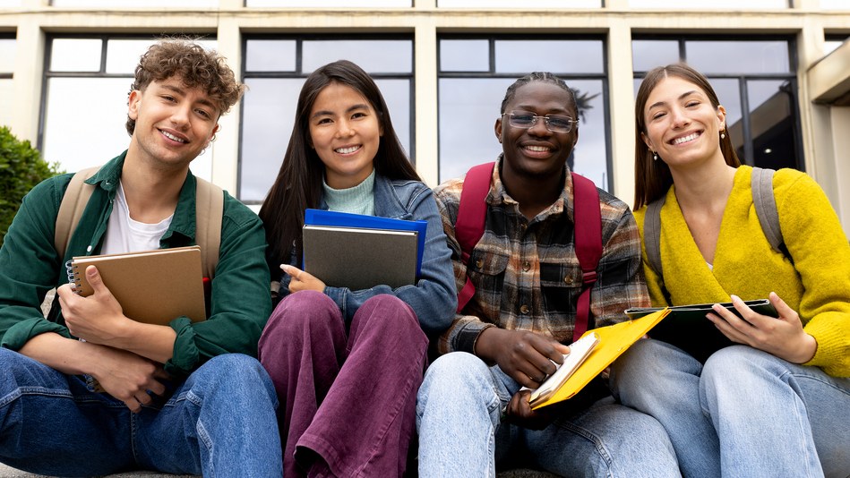 El momento de elegir entre FP o universidad al finalizar el instituto es trascendental para tu futuro