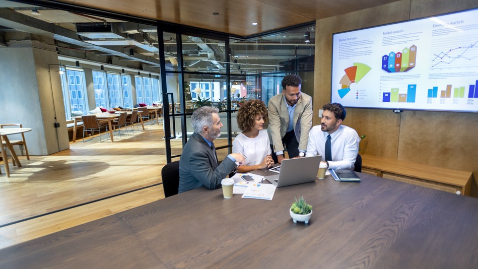 Un Data Manager es el profesional tecnológico que se encarga de administrar los datos de una empresa