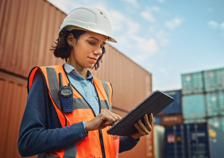 La administración logística es una actividad clave para garantizar la eficiencia operativa y la fluidez en la cadena de suministro de una organización