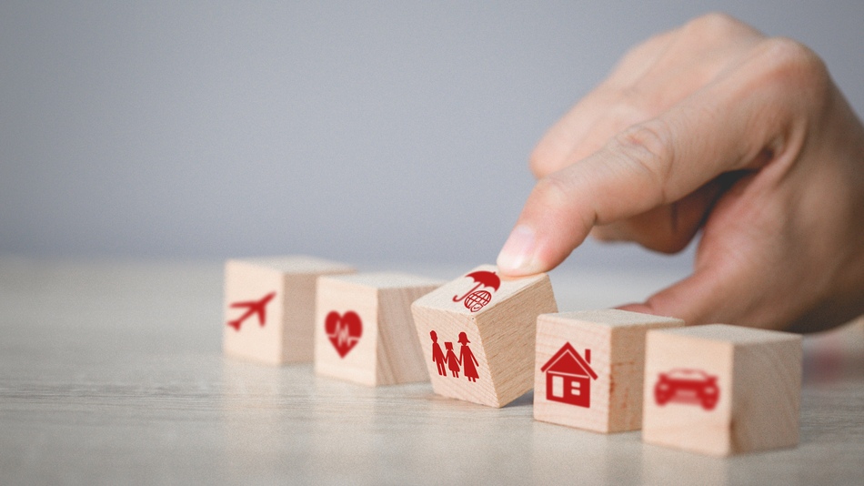 El trabajo de un agente de seguros se centra en la mediaci&oacute;n entre la compa&ntilde;&iacute;a aseguradora para la que trabaja y los clientes