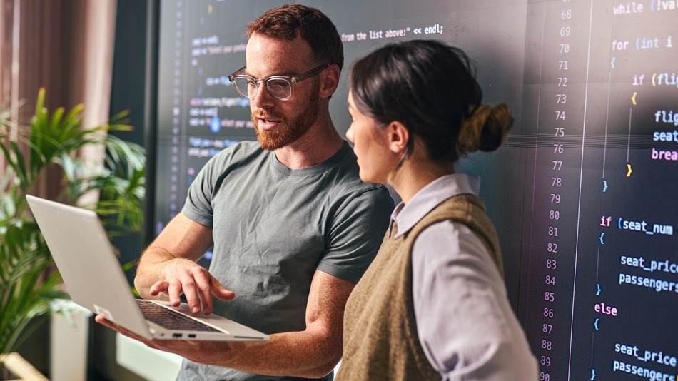 El sueldo de un desarrollador web puede oscilar entre los 20.000 y los 30.000 euros anuales
