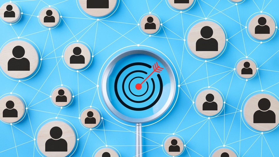 El lead nurturing es una estrategia de marketing y ventas que utiliza contenido personalizado para convertir a los contactos en clientes