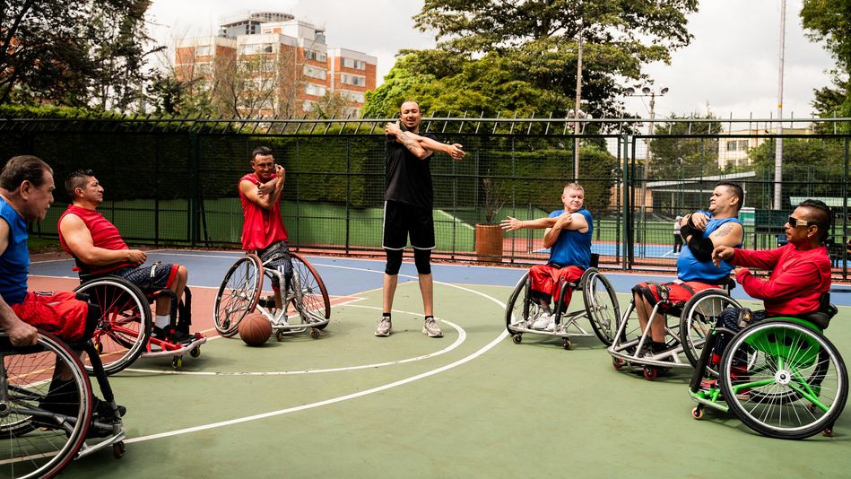 El deporte adaptado es aquel que permite a las personas con discapacidad acceder a la práctica de actividades físicas