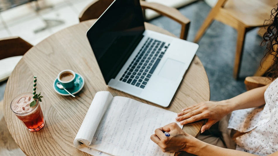 El copywriting se trata de una actividad creativa cuyo objetivo es construir un mensaje textual, conceptual, referencial y persuasivo que tenga impacto sobre una audiencia específica